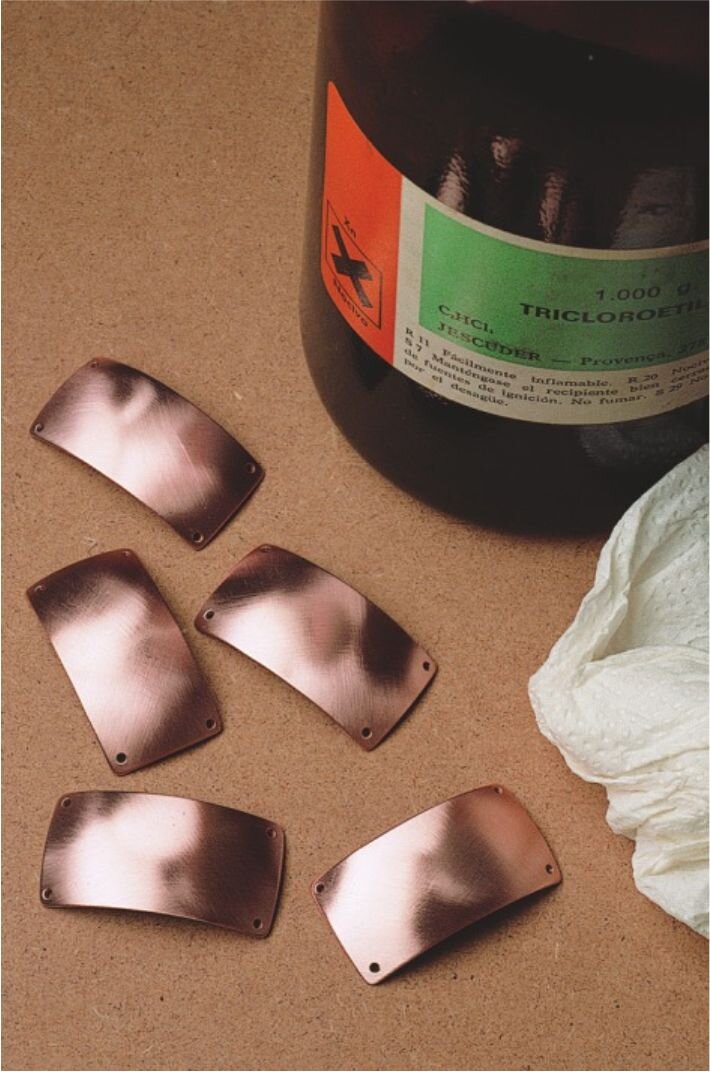 1. Сначала ошлифуйте заготовки, затем очистите трихлорэтиленом, старайтесь не да-вать заготовкам контактировать с пылью или кожными выделениями.