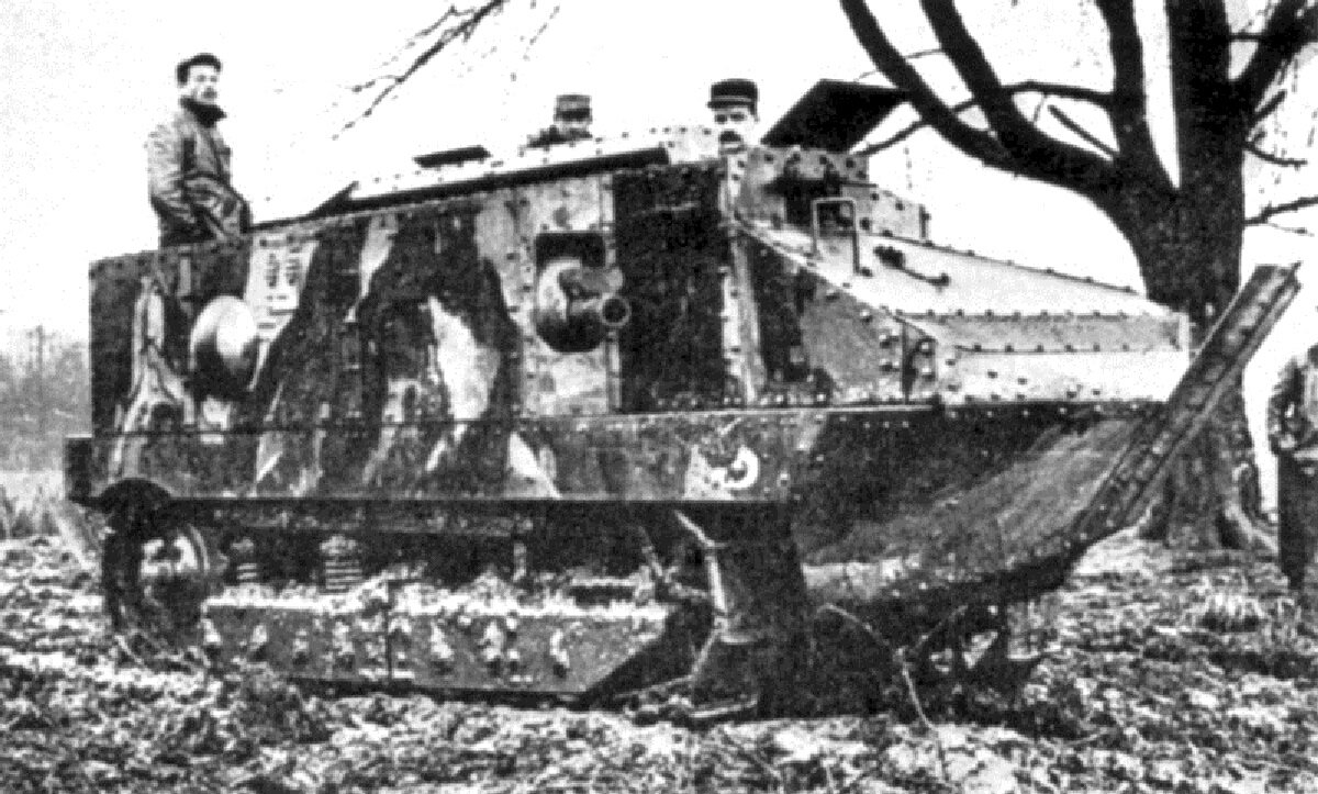 Французский пехотный танк периода Первой мировой войны 1914 – 1918 гг. «CA-1 Шнейдер».  
Источник: history.milportal.ru/o-traktornoj-i-samoxodnoj-artillerii-antanty-v-pervuyu-mirovuyu-vojnu/
