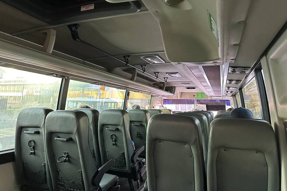    Салон автобуса №372 в начале пути практически пуст. Анастасия КУРЕНОВА