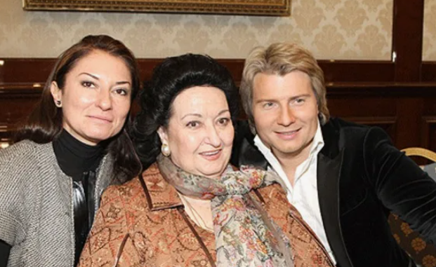 с Монсеррат и ее дочкой Марти