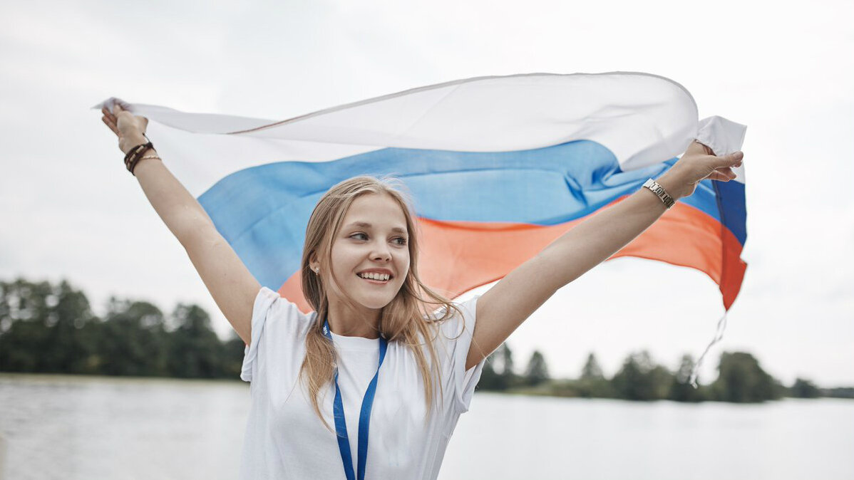 нам страшно повезло: страна у нас огромная, можно неделю ехать, а все еще это она