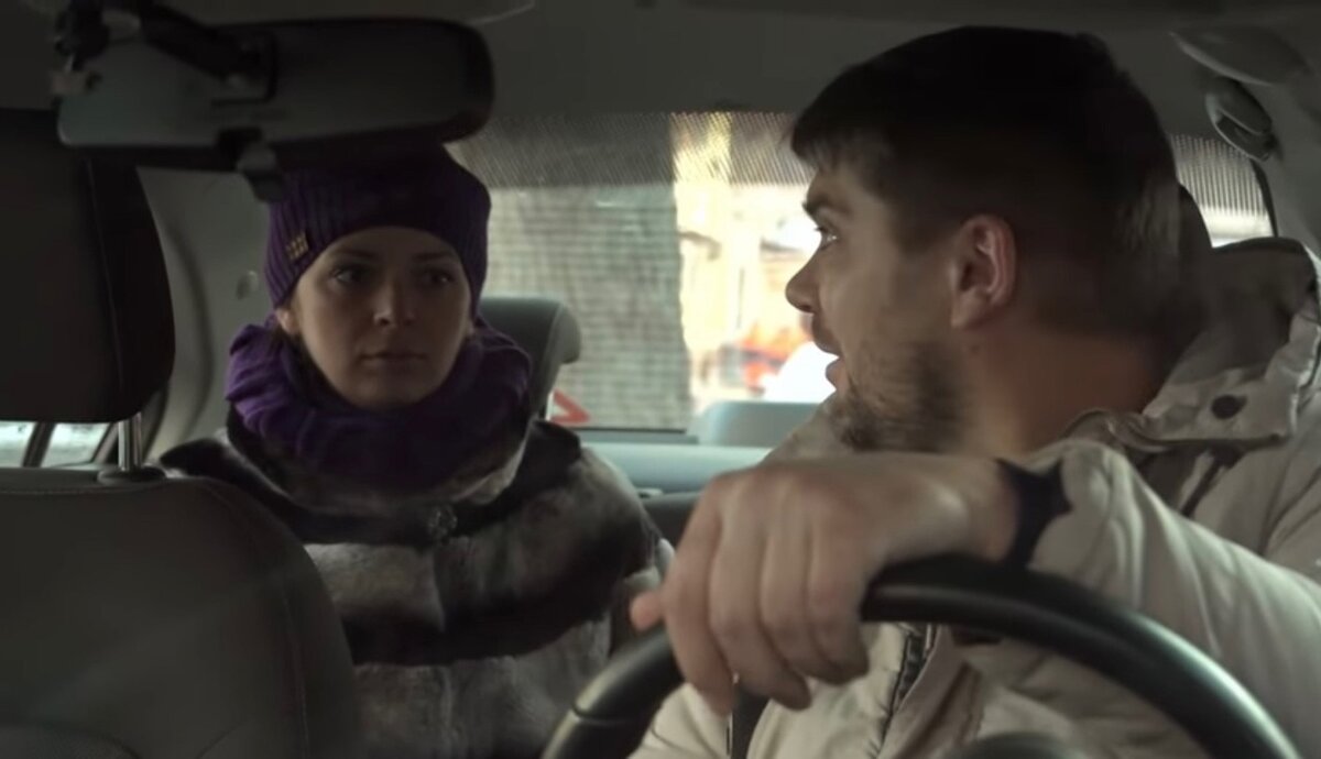 - Ты чего на заднее сидение села?