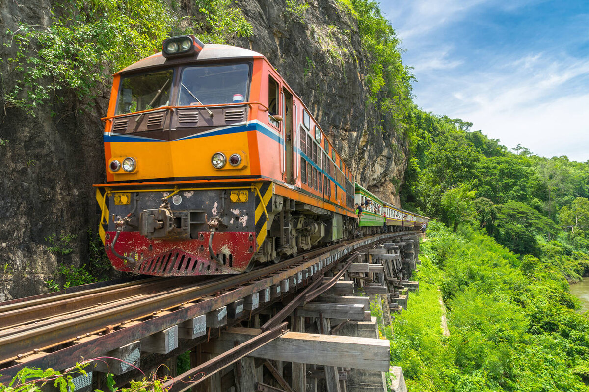 Важная транспортная артерия Таиланда была построена японцами на костях 60 000 пленных и до сих пор считается одной из самых опасных в мире