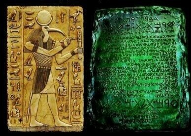 Здравствуйте дорогие друзья! А наши познания древнего мира и сакральных знаний привели нас к древнейшему артефакту- Изумрудным скрижалям египетского бога Тота.-3