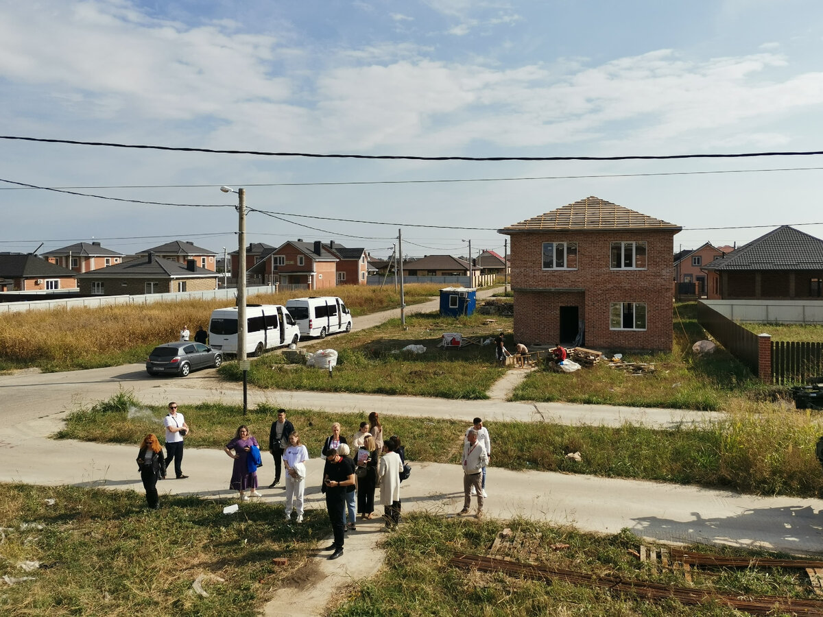 На экскурсии в коттеджном посёлке