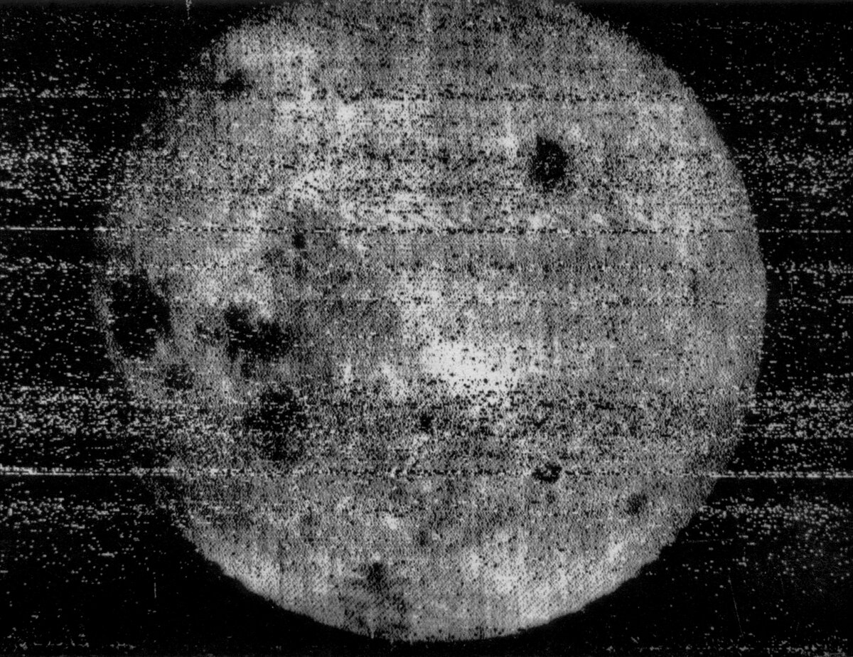 Первый снимок, переданный АМС «Луна-3», 1959 г.