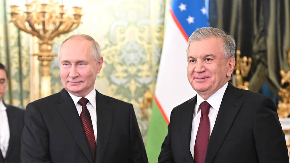 Фото: Дмитрий Азаров / Коммерсантъ📷Владимир Путин (слева) Шавкат Мирзиёев