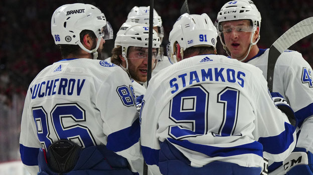    Никита Кучеров с одноклубниками. USA Today Sports