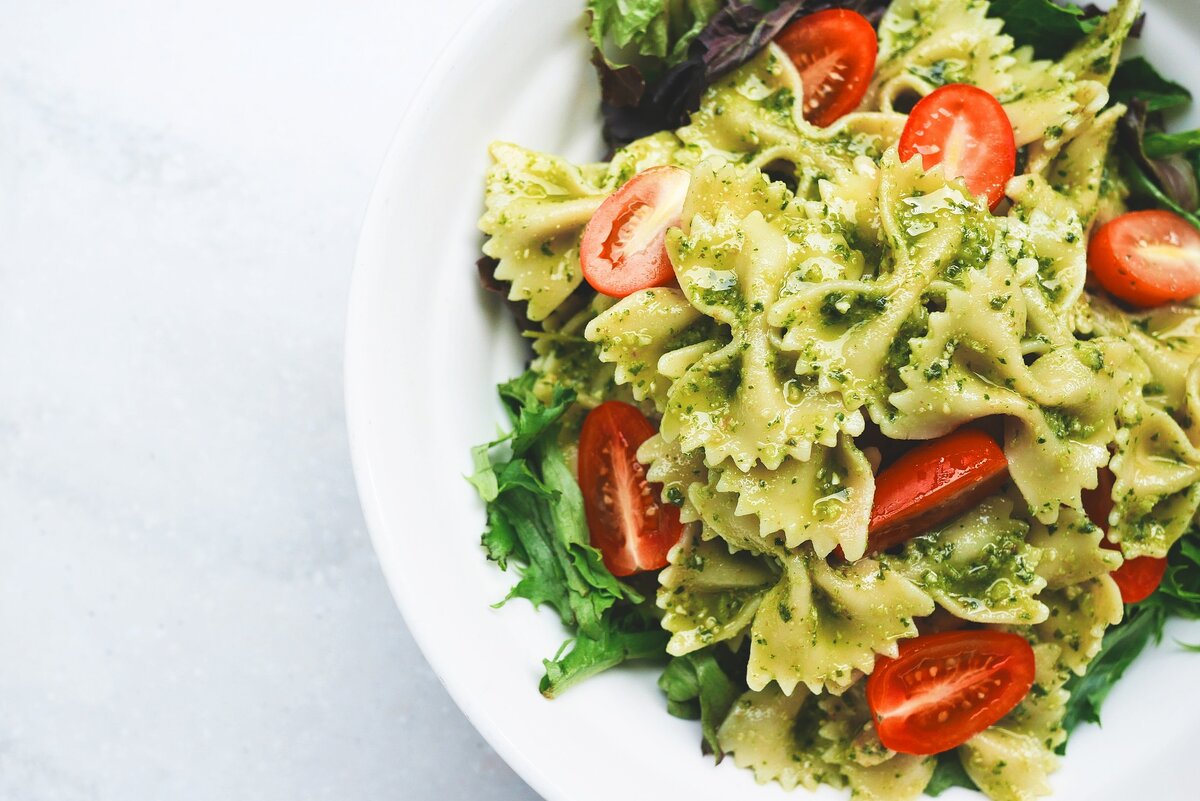 https://pixabay.com/photos/pasta-pesto-farfalle-pesto-pasta-1854245/