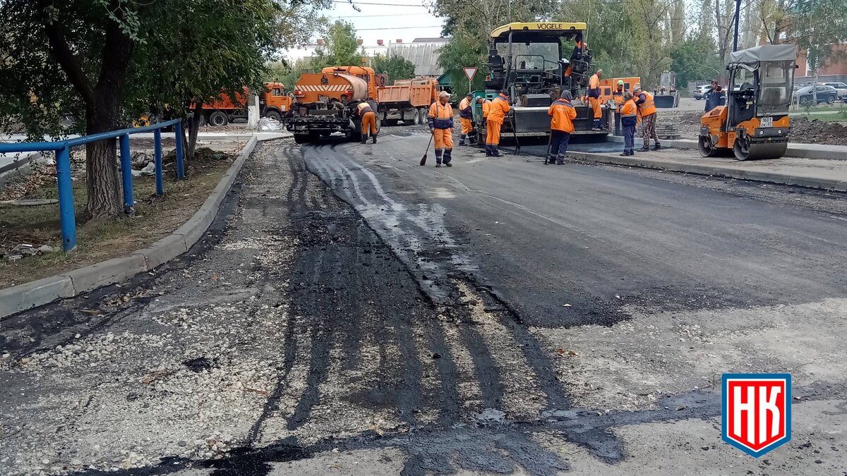 Укладывают новый асфальт без учета уклона, из-за которого заливает детскую  площадку в г. Ливны | МОО Народный КОНТРОЛЬ | Дзен