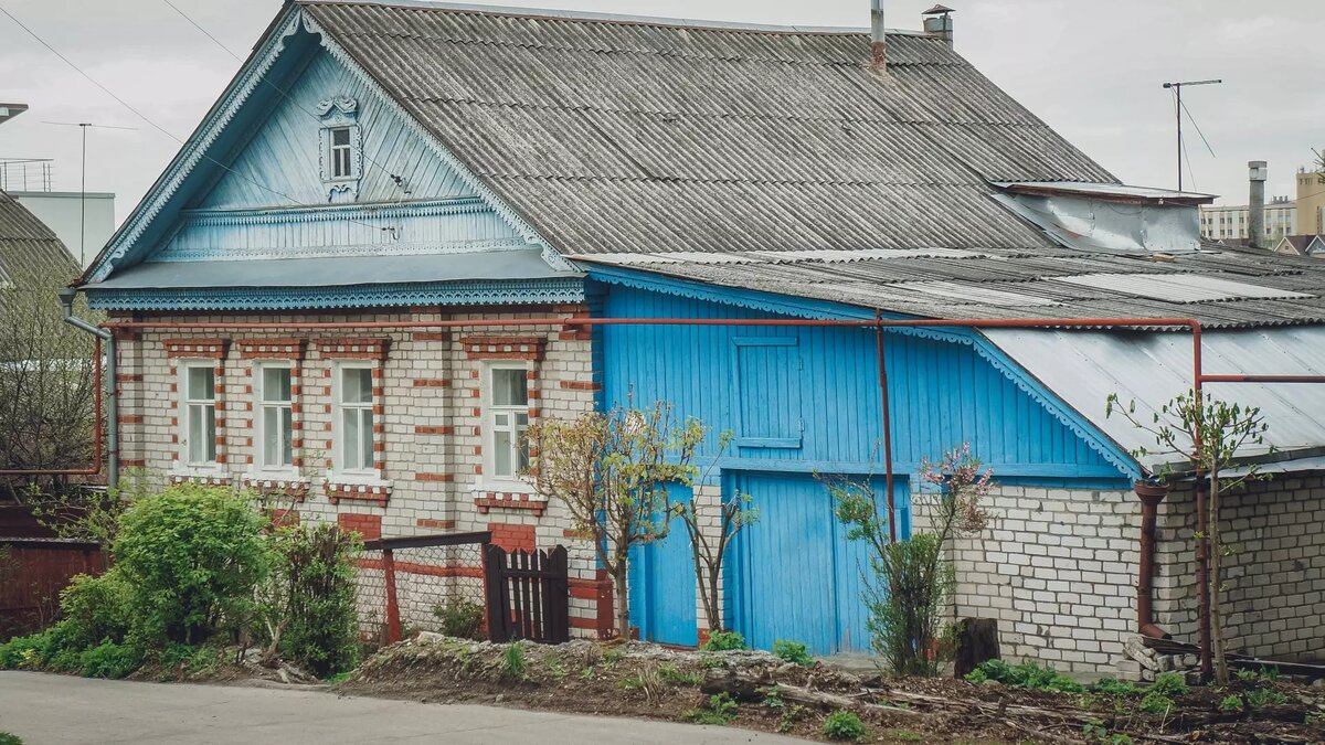     В центре Казани собираются снести частный жилой дом. Ситуация для столицы Татарстана не в новинку, как и то, что исполком на десятки миллионов рублей занижает стоимость изымаемого объекта. Inkazan поговорил с адвокатами и риэлторами о том, как собственники могут защитить свои права.