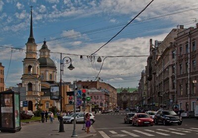 Сегодня мы приглашаем всех гостей Санкт-Петербурга и гостей нашего отеля «Оболенский» прогуляться по улице Белинского. Тема нашей прогулки – архитектура и архитекторы.