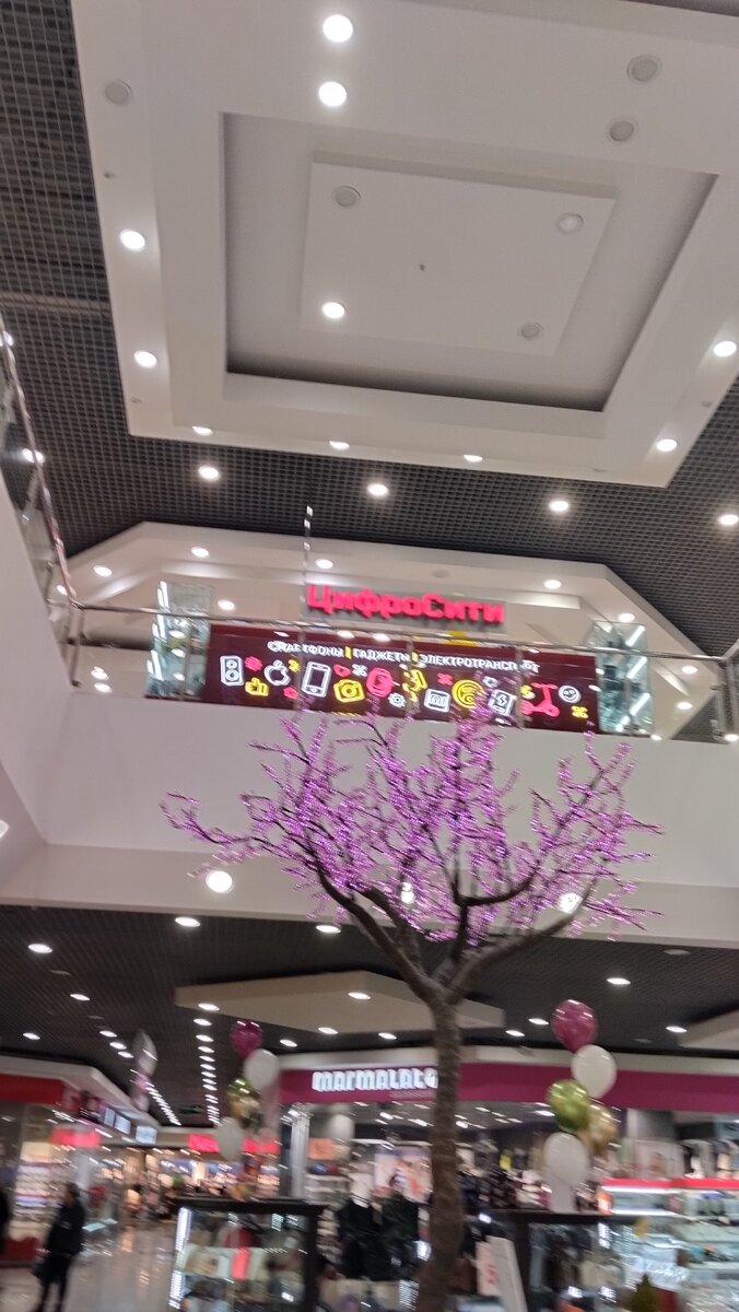 Дерево почти в алмазах