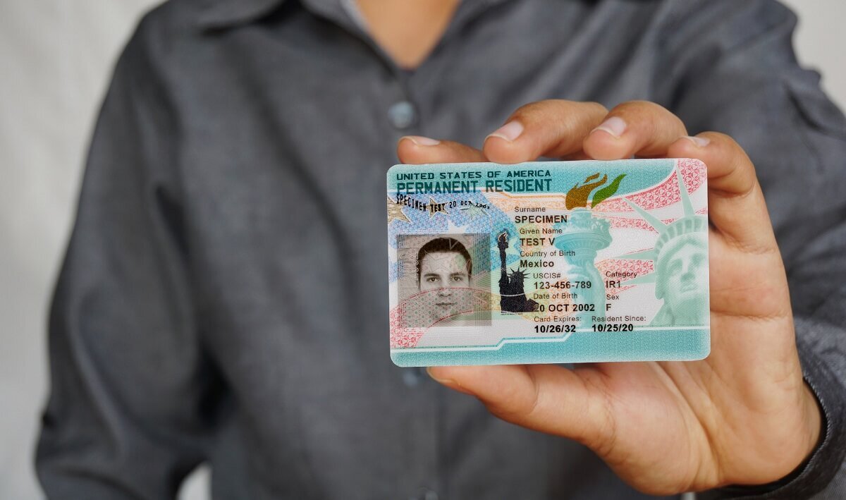 Dv 2025 green card. Грин карта. Грин кард. Грин карта Китай. Green Card DV 2023 photo.