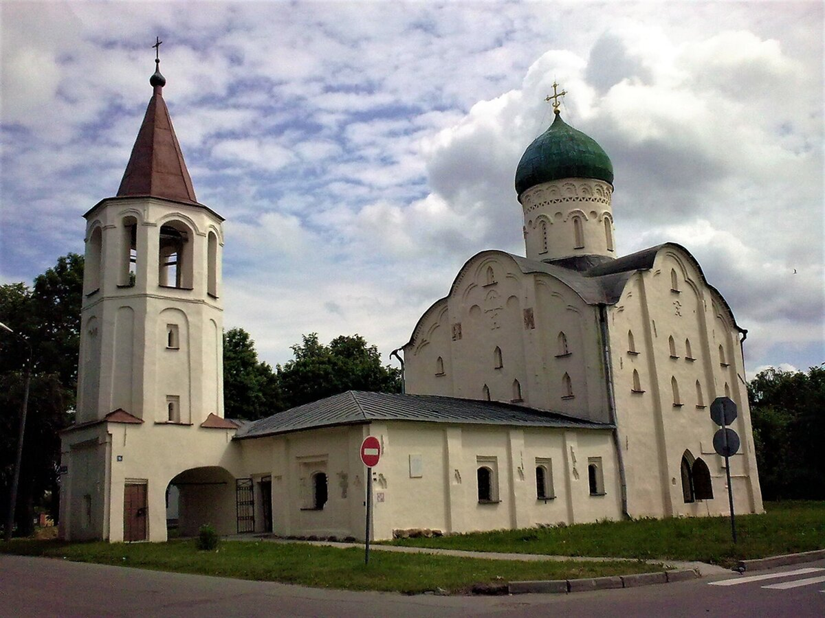 Великий Новгород. Церковь Феодора Стратилата, XIV в. Фото Ирины Ярич, июнь 2011 г.