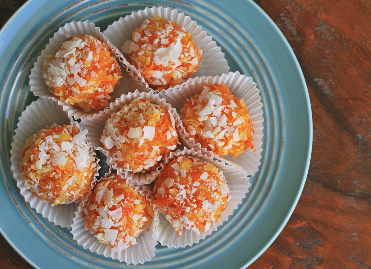 Морковные конфеты с кокосовой стружкой