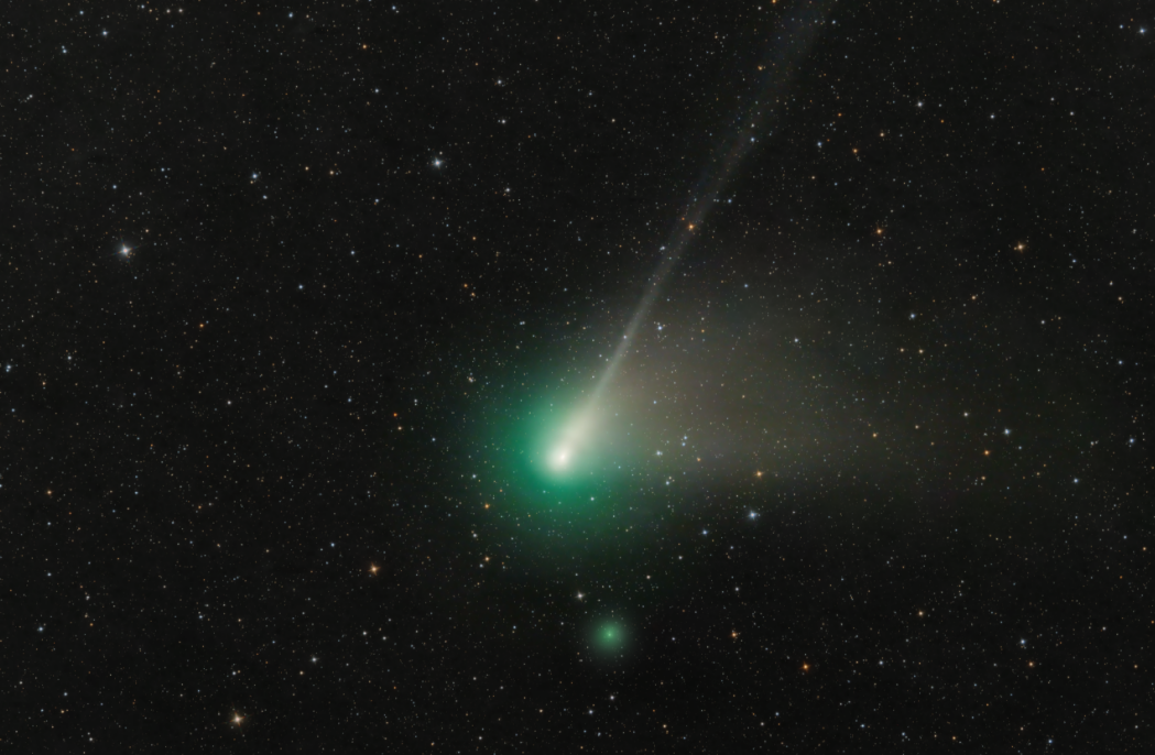 Комета 2024 ближайшая. Комета c/2022 e3 (ZTF). Комета c/2023 e1 Atlas. Комета ZTF. Комета 2 2023.