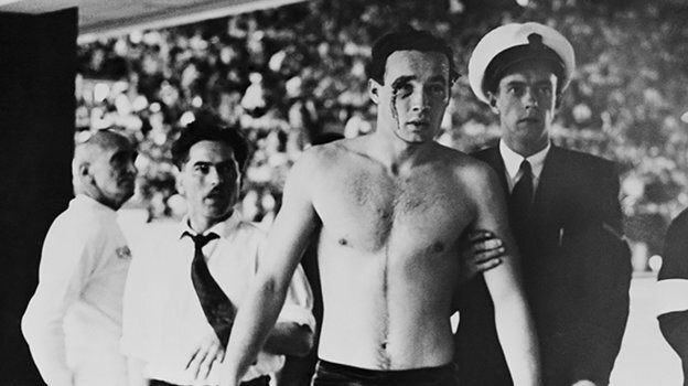 Эрвин Задор после драки между советскими и венгерскими ватерполистами. Фото Getty Images