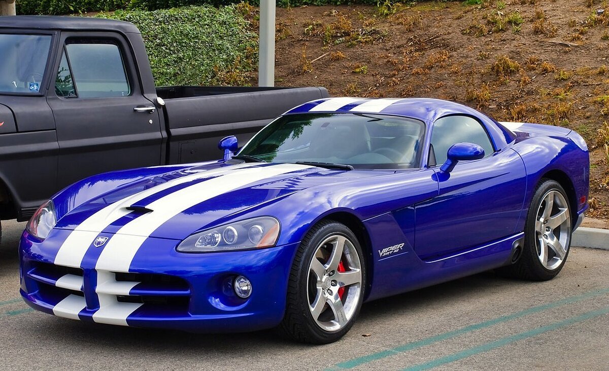 Машина dodge Viper srt 10