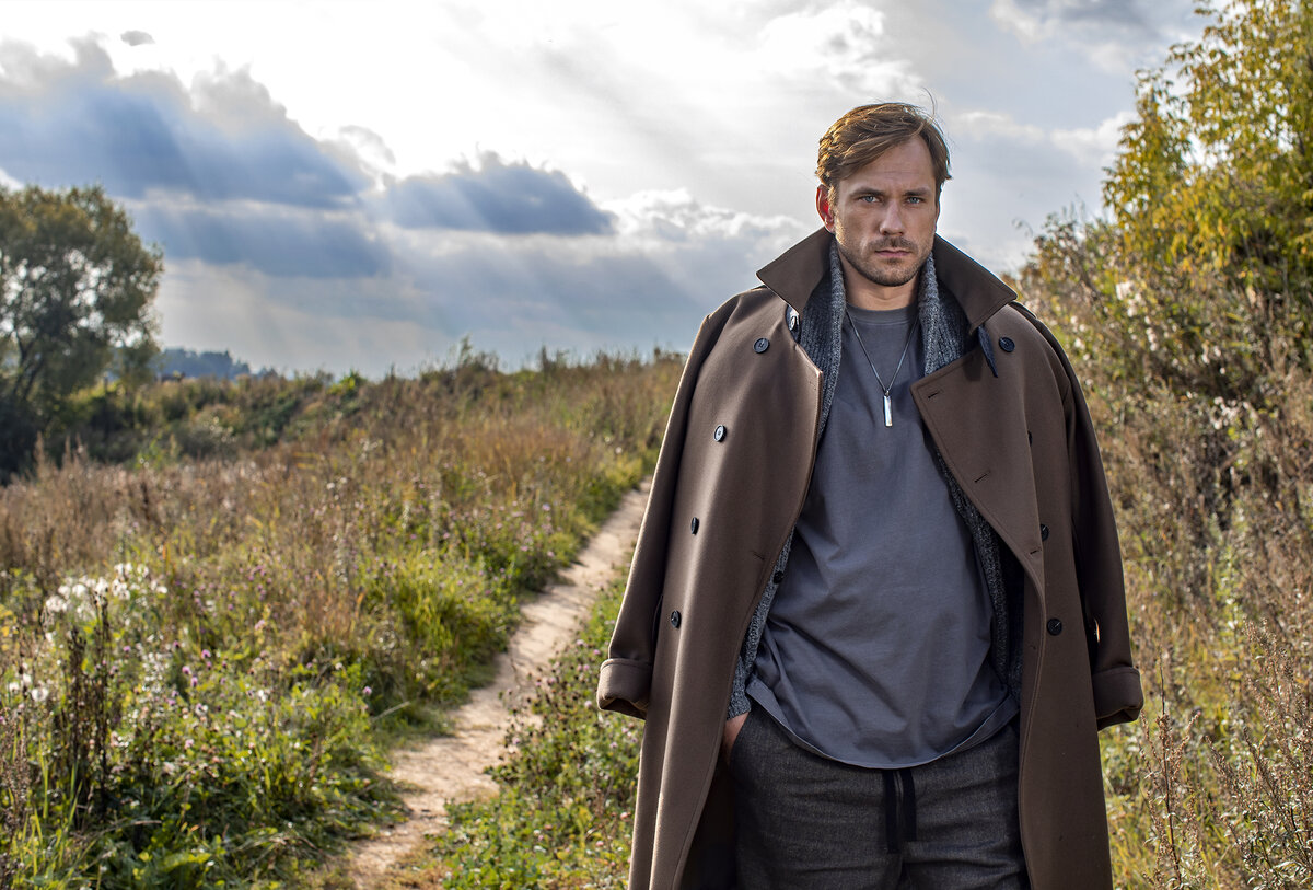     Александр Горбатов Фото: Екатерина Гончарова Стиль: Евгения Лачина Макияж и прическа: Мария Родькина и Мария Соболева