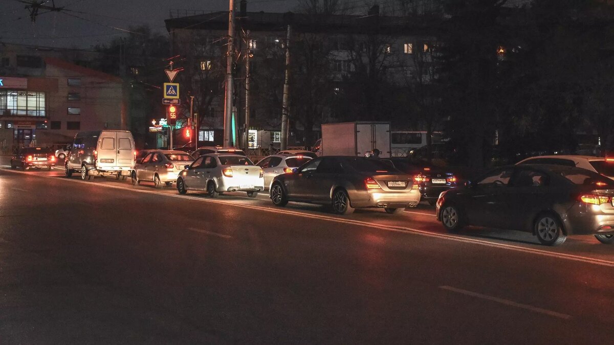     В краевой столице затруднено движение сразу на нескольких улицах, следует из даных «Яндекс. Карт».