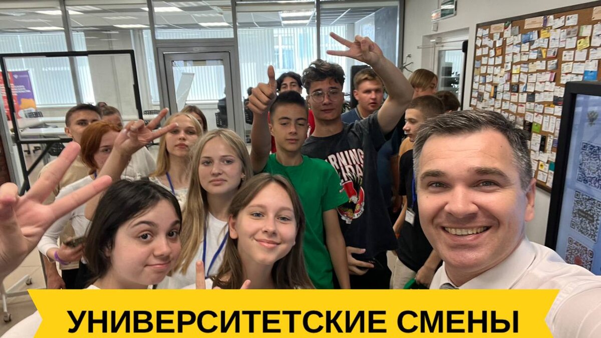 Участники "Университетских смен" и эксперт канала "Стань студентом!" Степан Буряков, обсуждаем зачем получать образование в коллеже или в ВУЗе