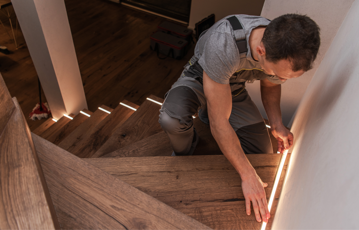 Процесс установки подсветки лестницы