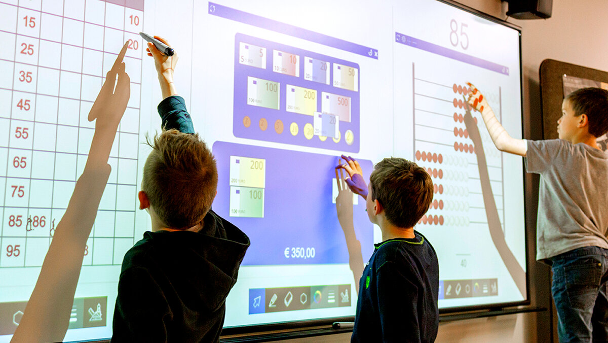 Во время урока-шоу😊 Источник: vuzopedia.ru