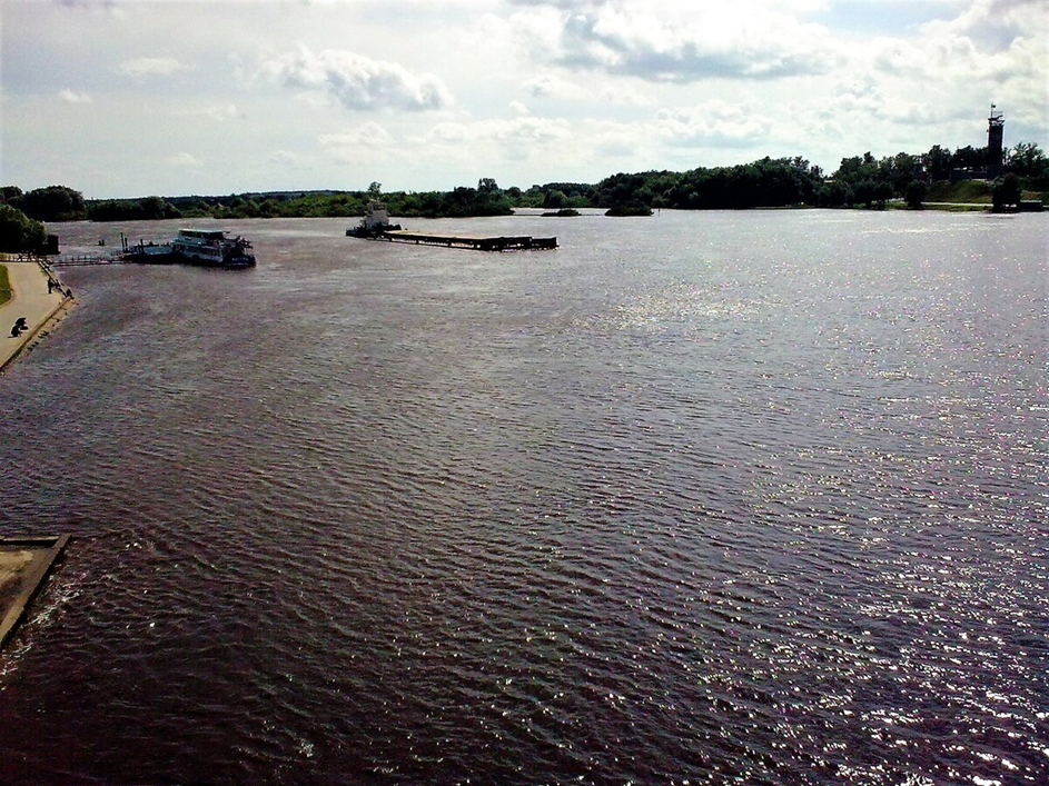 Великий Новгород. Река Волхов соединяется с грибным каналом. Фото Ирина Ярич, июнь 2011 г.
