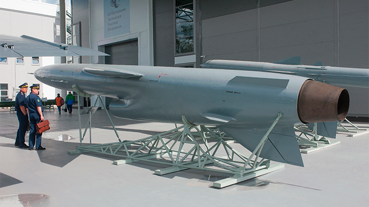 РЯД ПРОЕКТОВ ПОКАЗАЛ ПРИНЦИПИАЛЬНУЮ ВОЗМОЖНОСТЬ УСТАНОВИТЬ ЯДЕРНЫЙ ИСТОЧНИК ЭНЕРГИИ НА ЛЕТАТЕЛЬНЫЙ АППАРАТ, ДО ПОЛНОЦЕННОЙ РЕАЛИЗАЦИИ ЗАДУМКИ ДЕЛО ПОКА НИ РАЗУ НЕ ДОШЛО. ФОТО: ANDREY 69/SHUTTERSTOCK