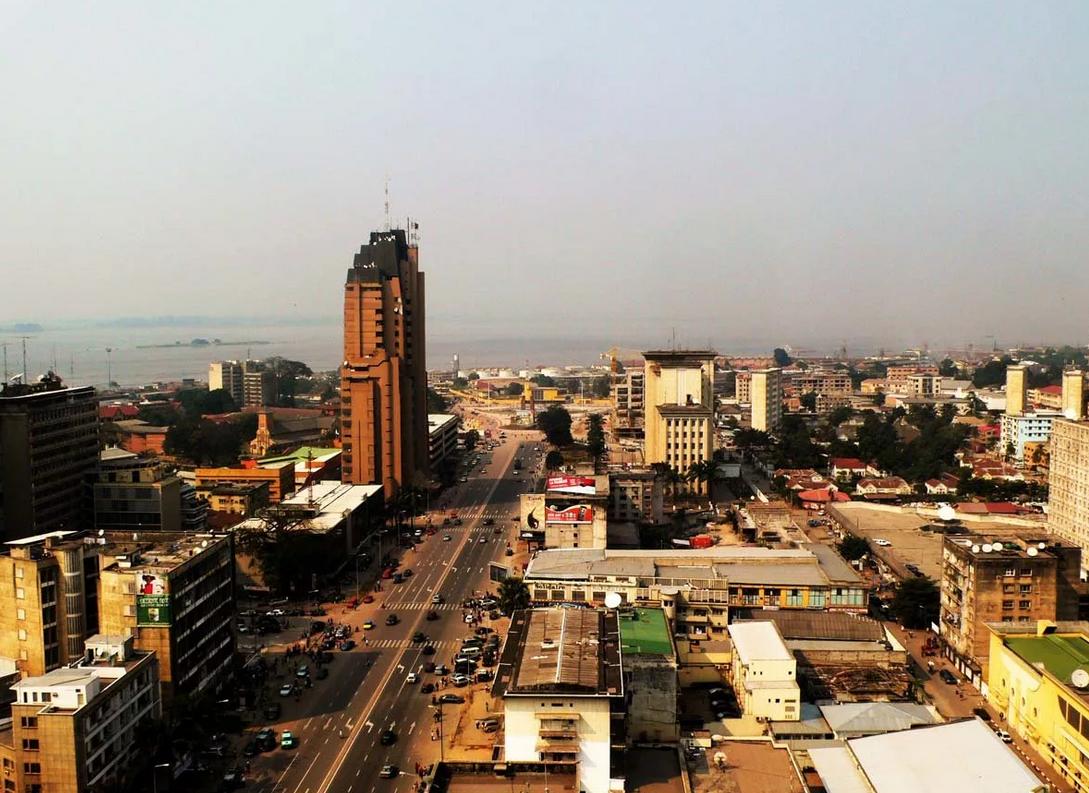 Какая демократическая республика конго. Конго столица Браззавиль. Демократическая Республика Конго город Киншаса. Столица Конго кинчасия. Дворец нации (Киншаса).