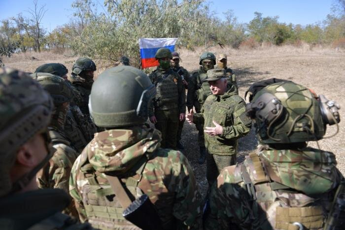 Награждение военнослужащих ЮВО, проявивших мужество и героизм в ходе выполнения боевых задач на Ореховском направлении в районе населённого пункта Работино, источник – Телеграм-канал Минобороны России 