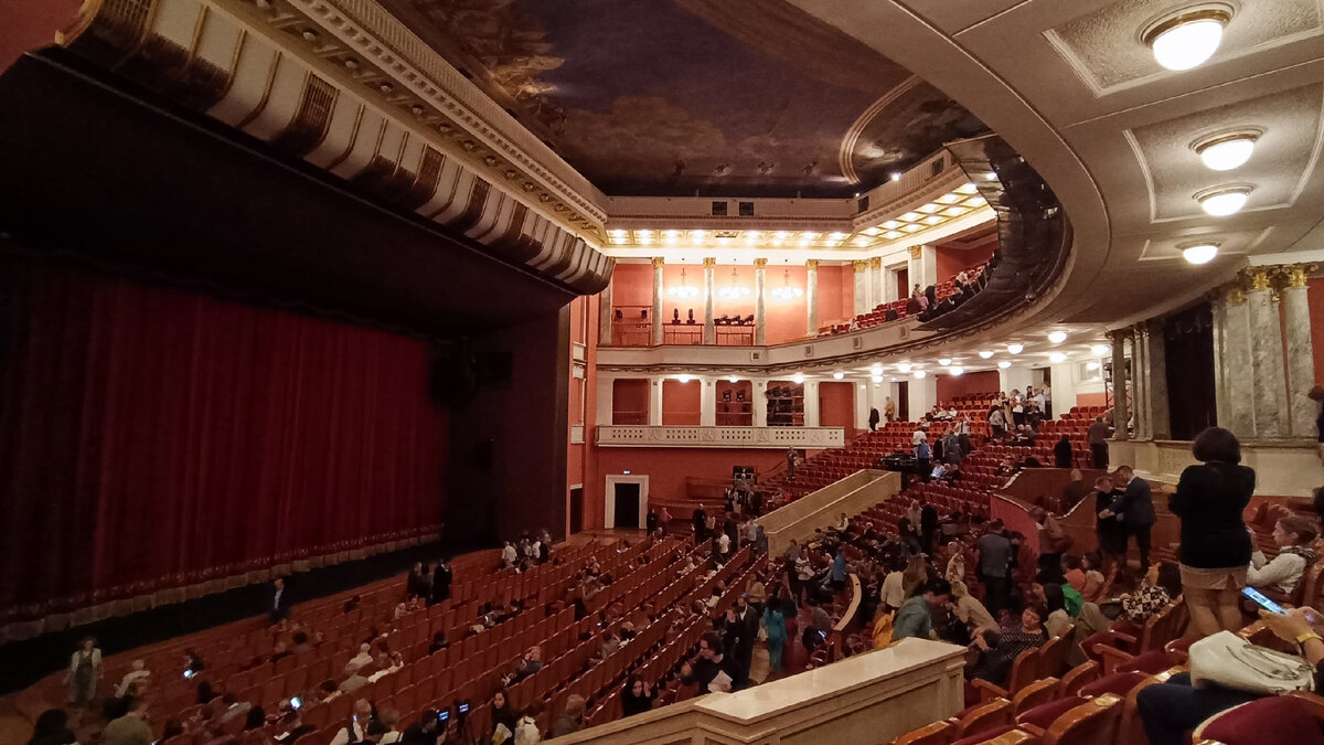 Большой зал