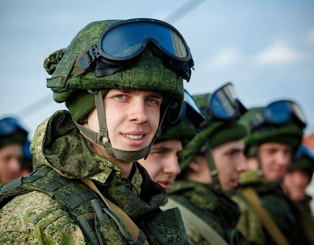 Фото российского солдата  /  Источник - Яндекс