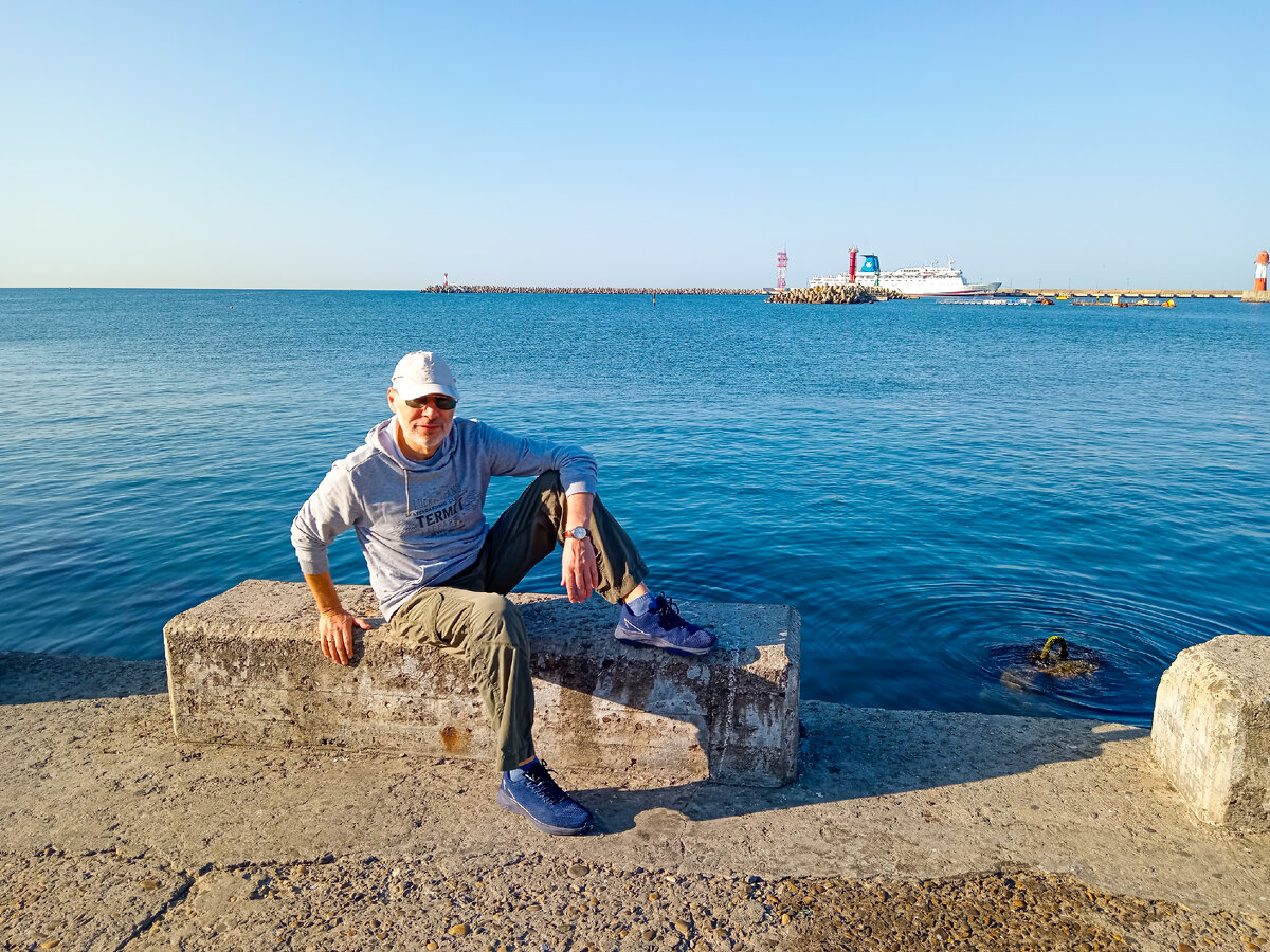 Сочи, набережная Чёрного моря рядом с Морвокзалом. © Михаил Лекс, автор рассказа и канала