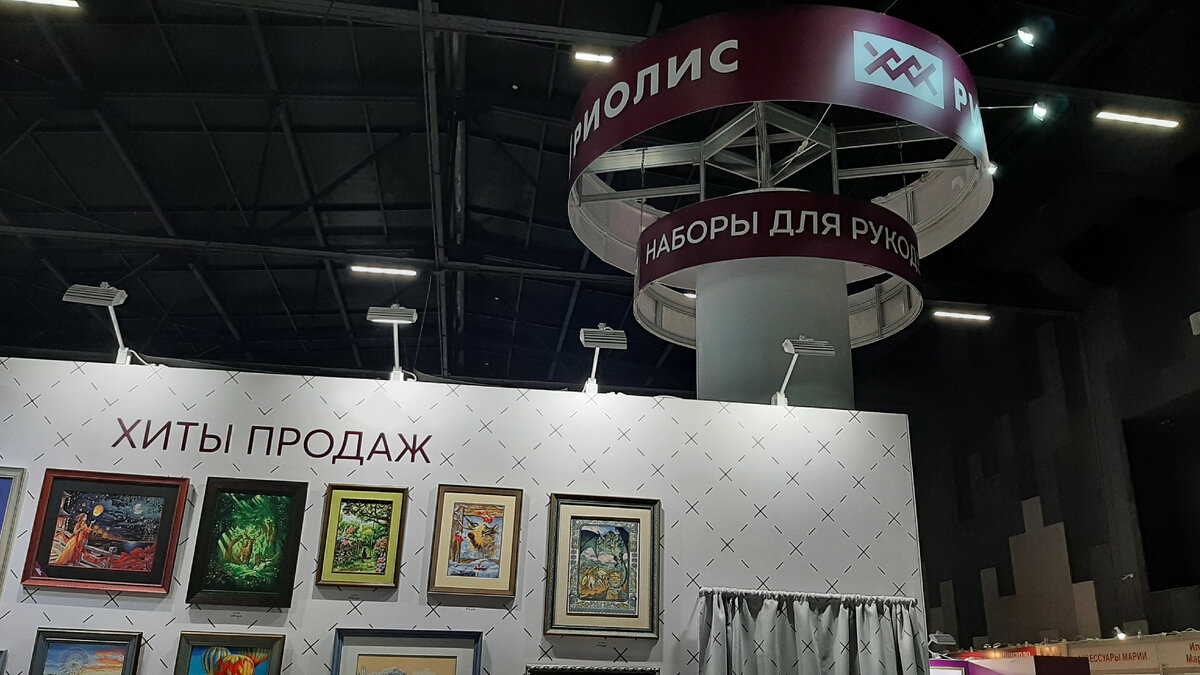 Стенды с хитами продаж