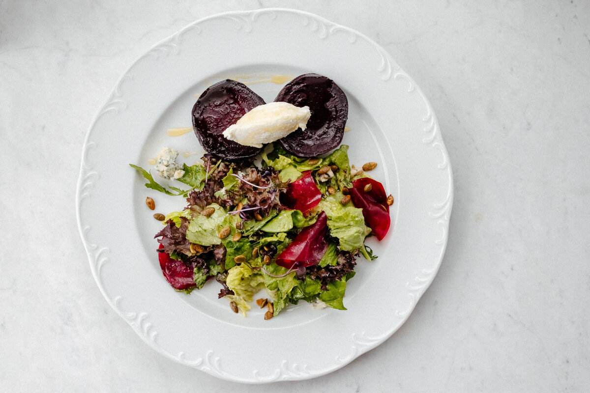    Салат с рикоттой и свеклой из ресторана ProbkaАрхивы пресс-службы