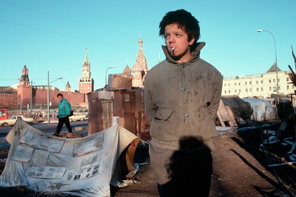 Нищета опять. Питер Тернли Москва 1990. Питер Тернли Катя. Питер Тернли 1987 в Москве. Беспризорники Питер 90е.