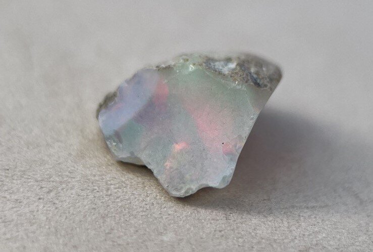 Слабая опалесценция. Нет прямых солнечных лучей.