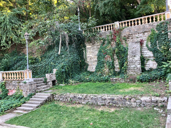 Уголок Старой Каменной лестницы  в  Таганроге. Фото автора 27.09.23 
