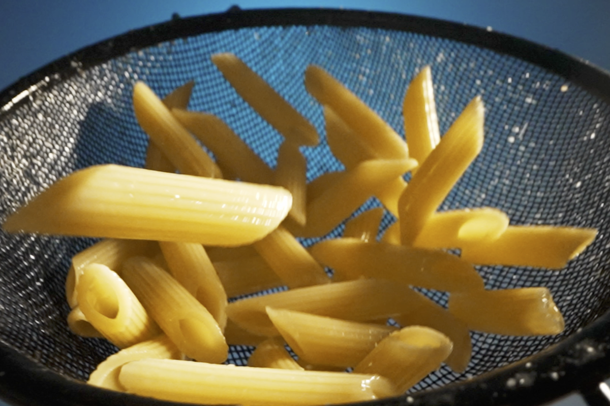     Не шоколад, а машинное масло: раскрываем трюки, которые используют в рекламе еды