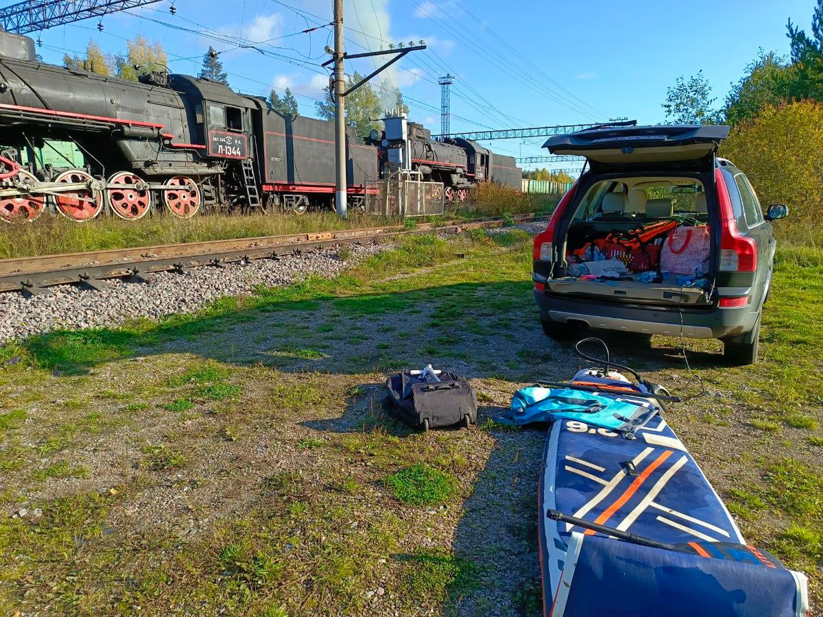 На станции Кузнечное пыхтят паровозы. Как они используются - интересно. Может, запас под Рускеалу?