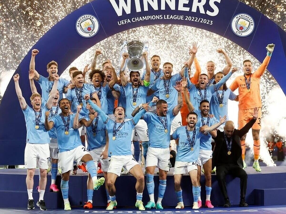    Футболисты "Манчестер Сити" с кубком Лиги чемпионов УЕФА© Соцсети УЕФА