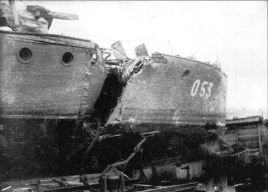 Один из охотников, добравшийся до базы своим ходом, благодаря высокой живучести внесённой в конструкцию корабля