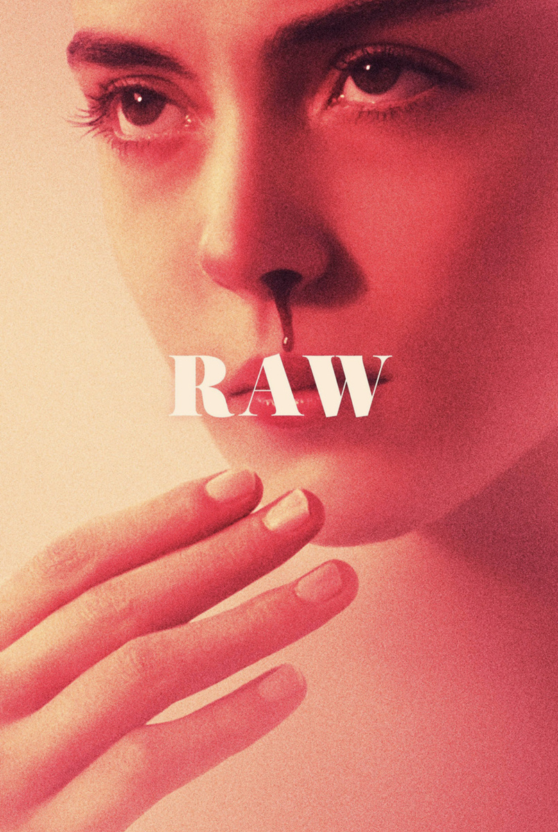 В одной ветеринарной школе есть традиция — проводить ритуал поедания сырого мяса. Молодая вегетарианка, пересилив себя, проходит это испытание.