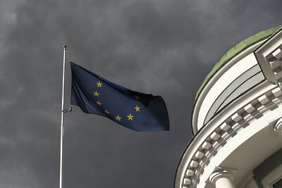    Флаг ЕС и здание представительства Европейского Союза в Российской Федерации ©Николай Корешков РИАМО