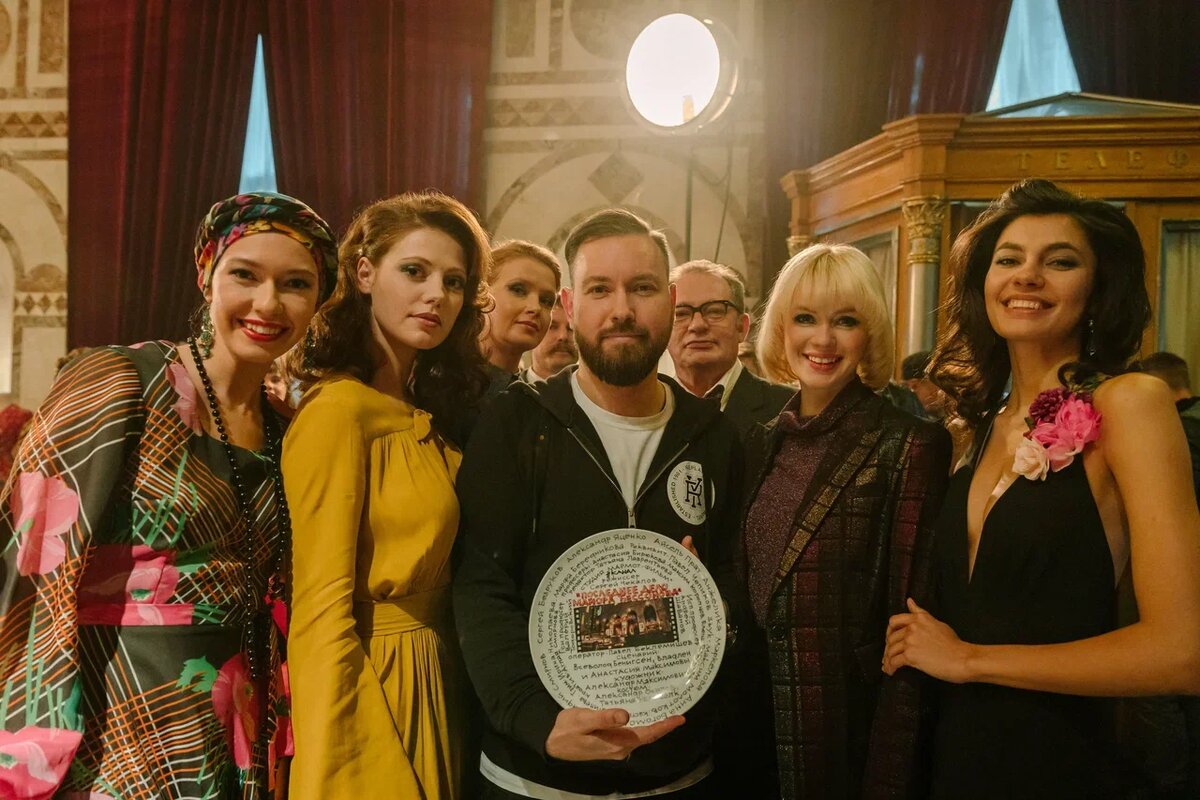 Съёмочная группа сериала «Бизон: Дело манекенщицы».Фото Яндекс.Картинки