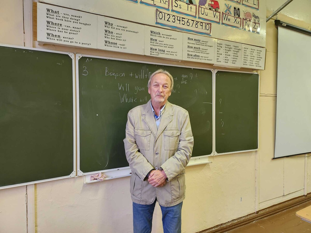 Виктор Алексеев за свою педагогическую деятельность выпустил 12 классов