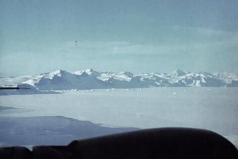 Вид на восточное побережье Гренландии с борта «Хейнкеля» 