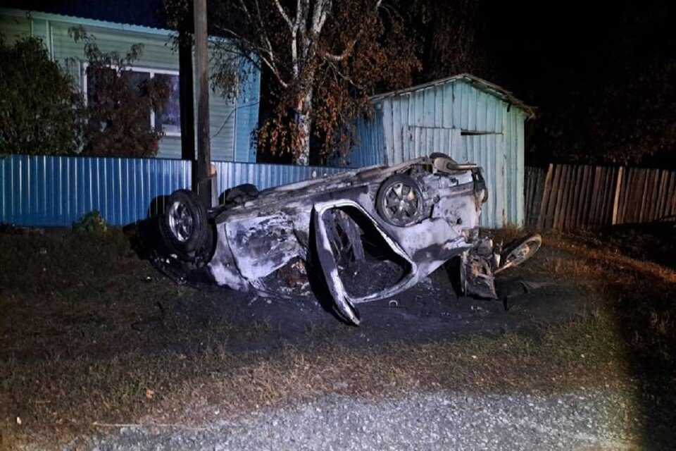    Парень с девушкой сгорели в Mitsubishi Lancer в Новосибирской области. Фото: ГИБДД по Новосибирской области.